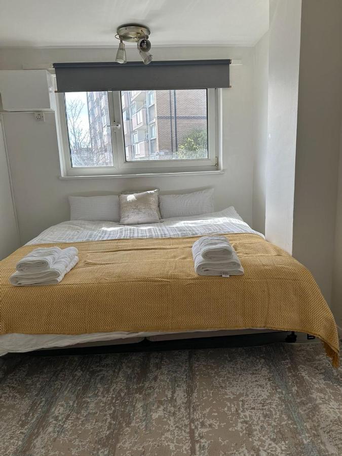 Gasthof Cheerful Double For Single Use London